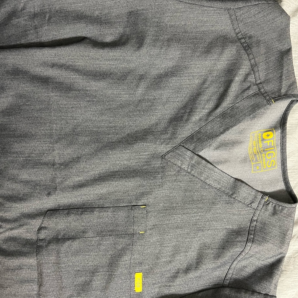 New W/o Tags Figs Scrubs Mens Medium Top Heather Grey. top only